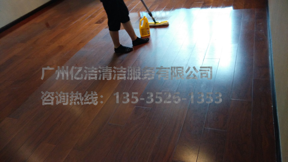 夏季可以給廣州地板打蠟？